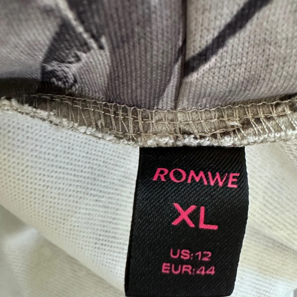 XL Olivia Rodrigo Bad Idea Right? Theme Gray Camouflage Hoodie with Pink Ribbon - Picture 7 of 7